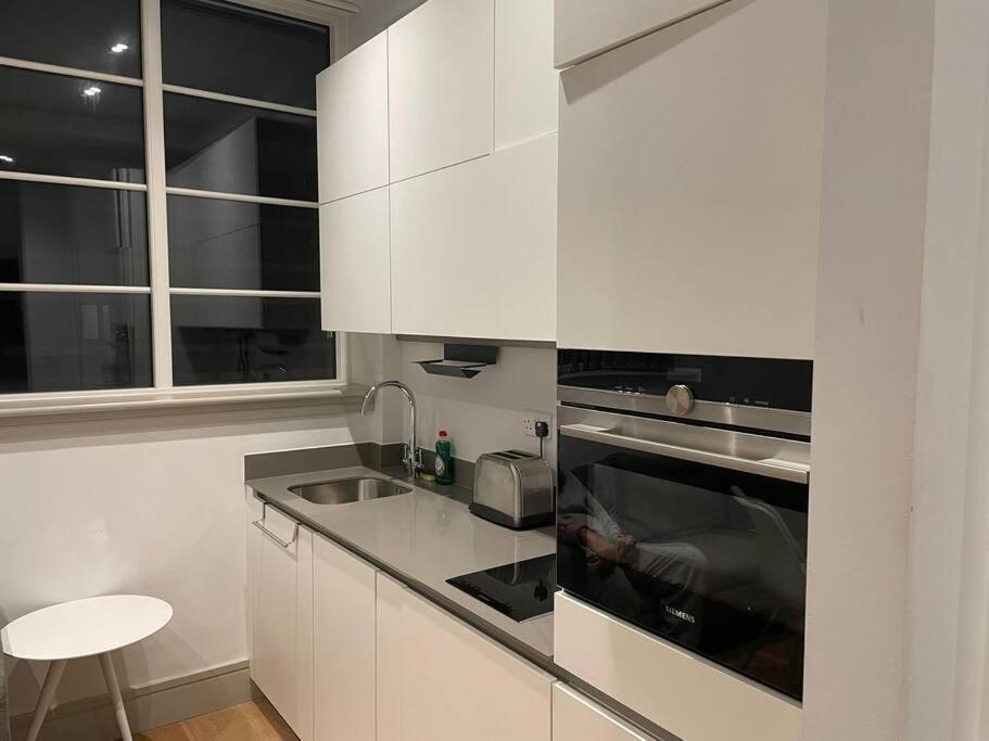 Monthly Stays 1bed Serviced Studio Free Wifi & Netflix Whitechapel Perfect For Solo & Coupled Guests Apartment London